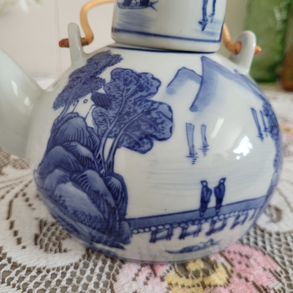 Vintage Blue and White Tea Pot with bamboo Handle Asian Theme - Picture 3 of 13